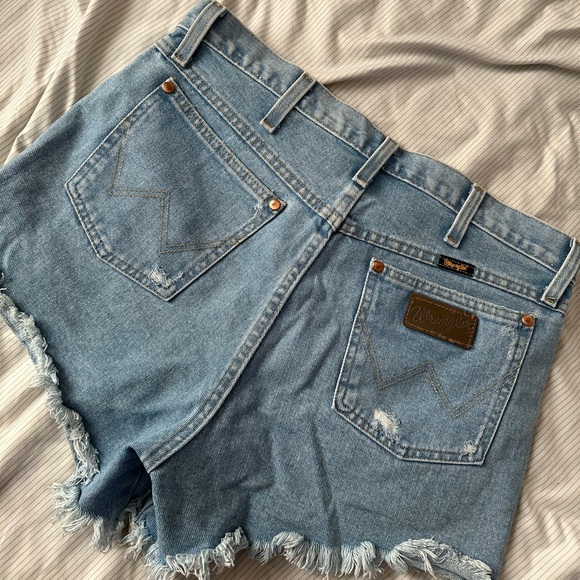 Wrangler High Rise Shorts - Picture 10 of 14